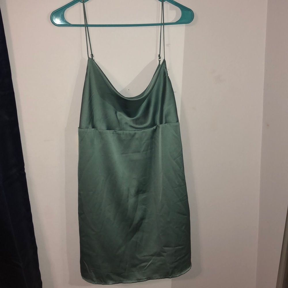 FOREVER 21 SLIP DRESS (NEVER WORN)